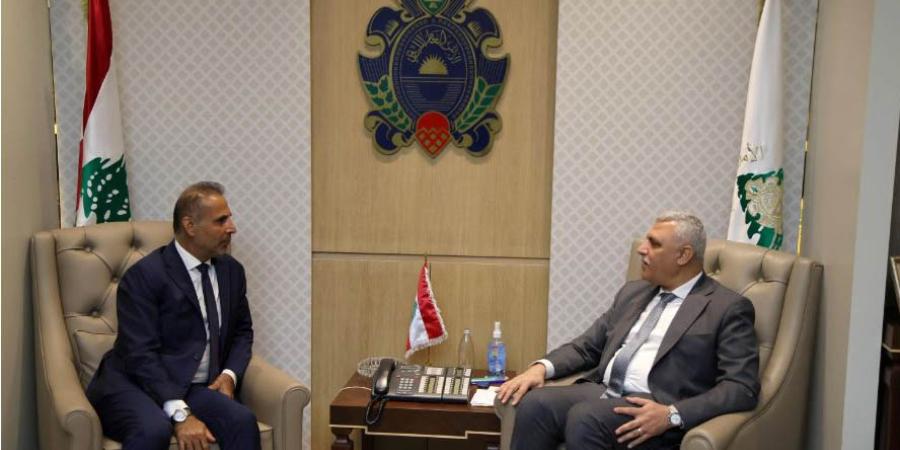  استقبل المدير العام للأمن العام اللواء حسن شقير في مكتبه سفير سلطنة عمان لدى لبنان الدكتور أحمد بن محمد السعيدي في زيارة تعارف .