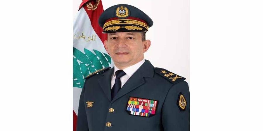 قائد الجيش زار داريا صباحا معزيا عائلة الشهيد النقيب محمد اسماعيل 